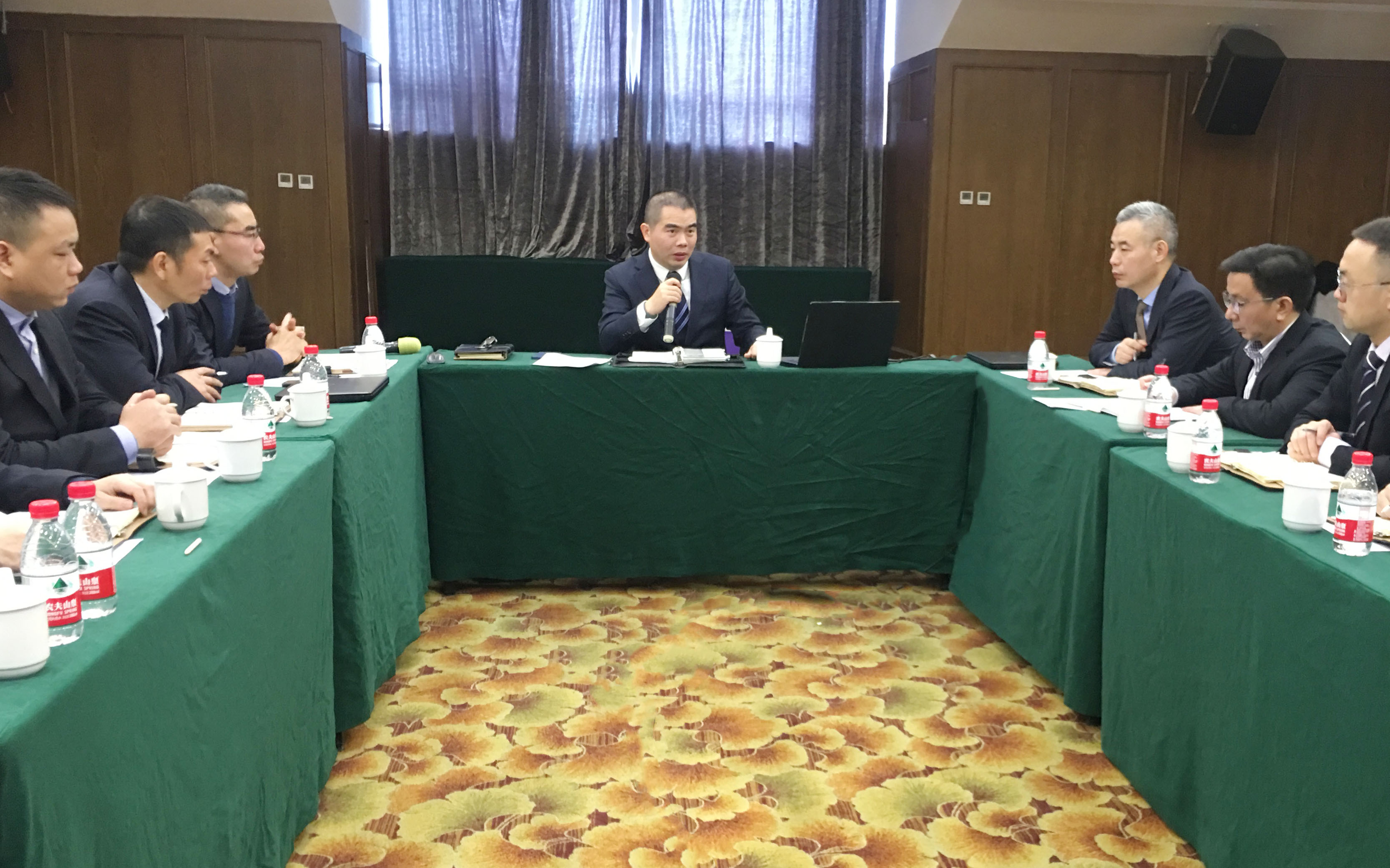 直面問題、團(tuán)結(jié)協(xié)作、積極有為