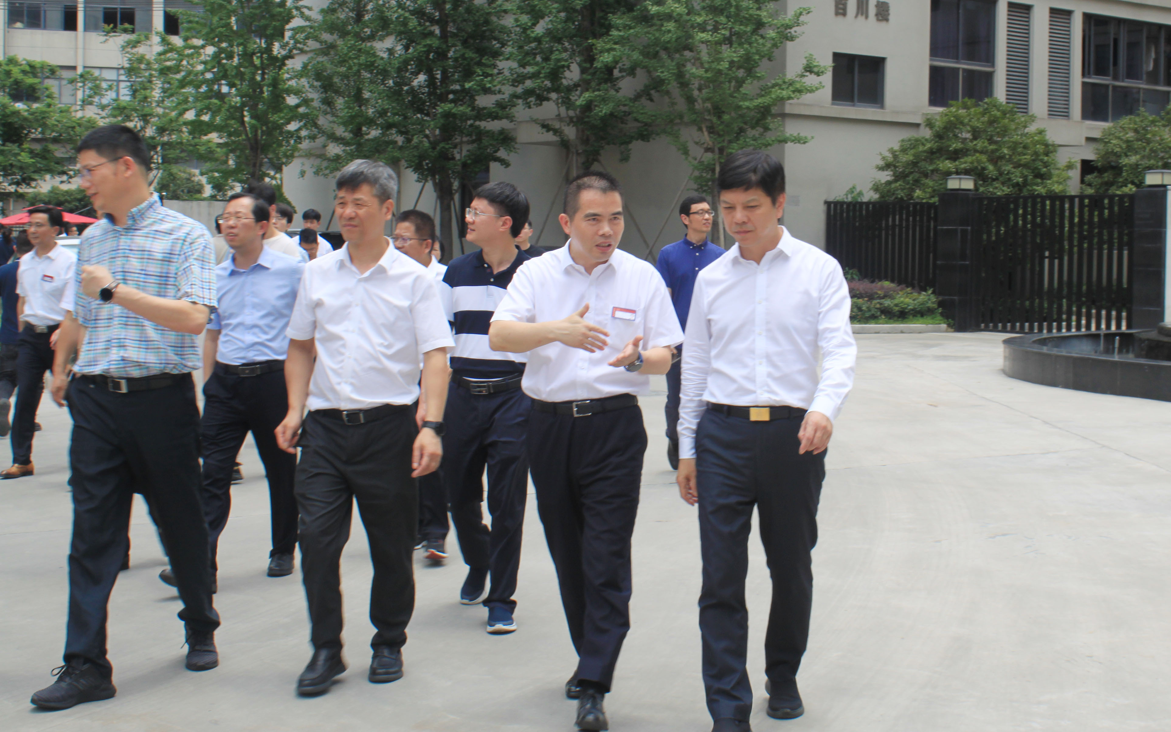 1688538914903056450.jpg 1688538914903056450.jpg